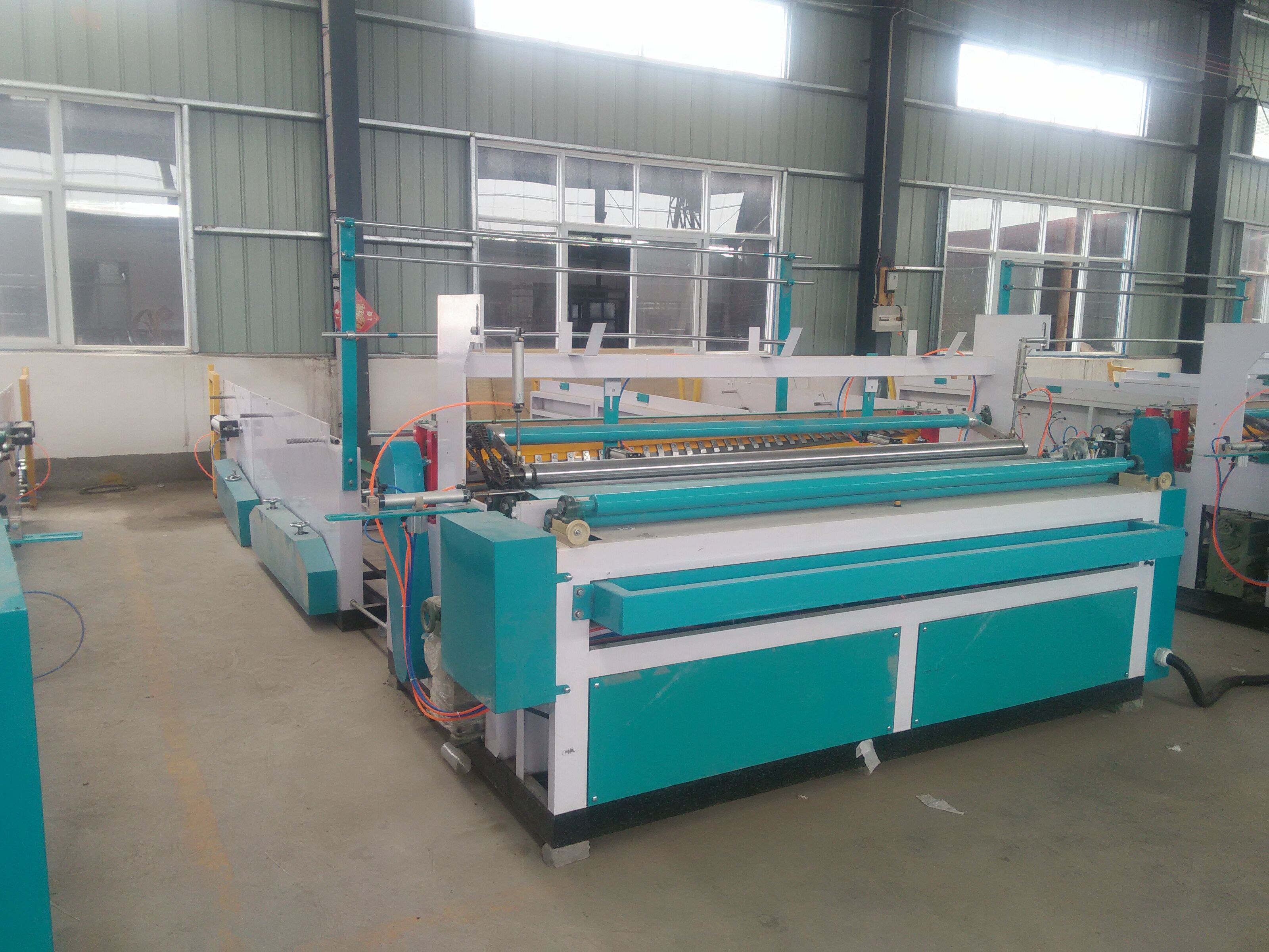 衛(wèi)生紙復(fù)卷加工需要幾個(gè)人？