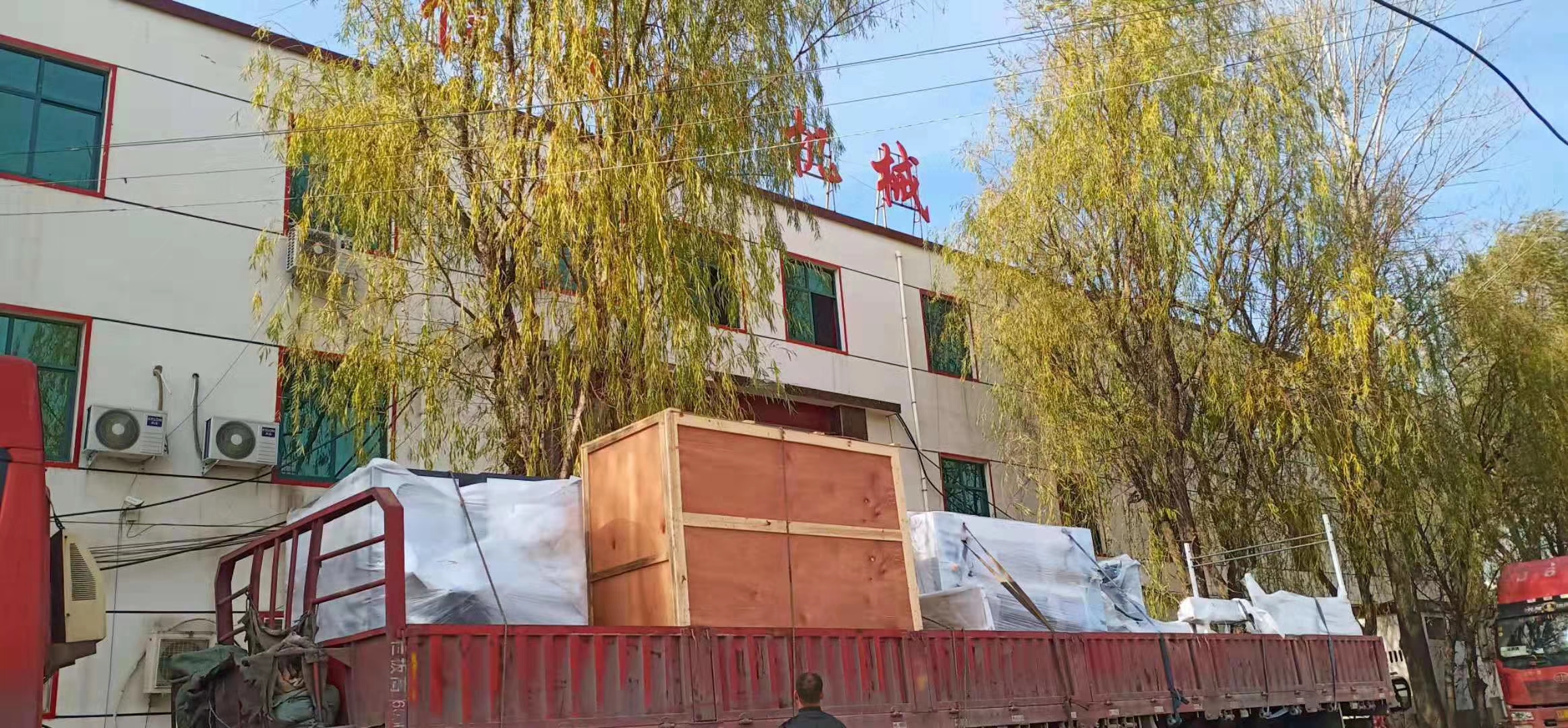 湖北客戶7排抽紙機(jī)流水線發(fā)貨