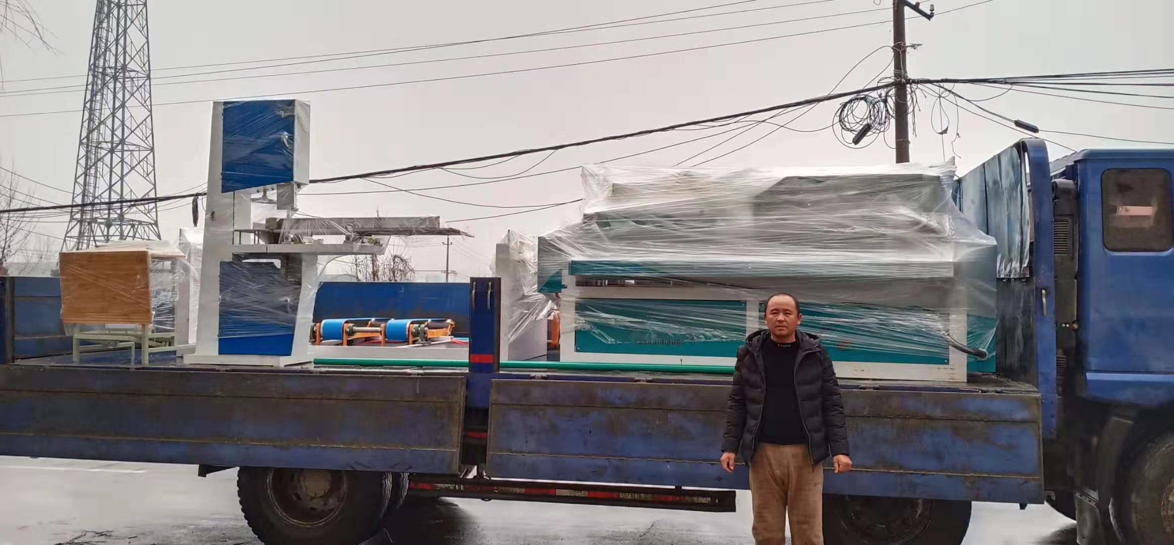 安徽淮北客戶全自動衛(wèi)生紙復卷機發(fā)貨