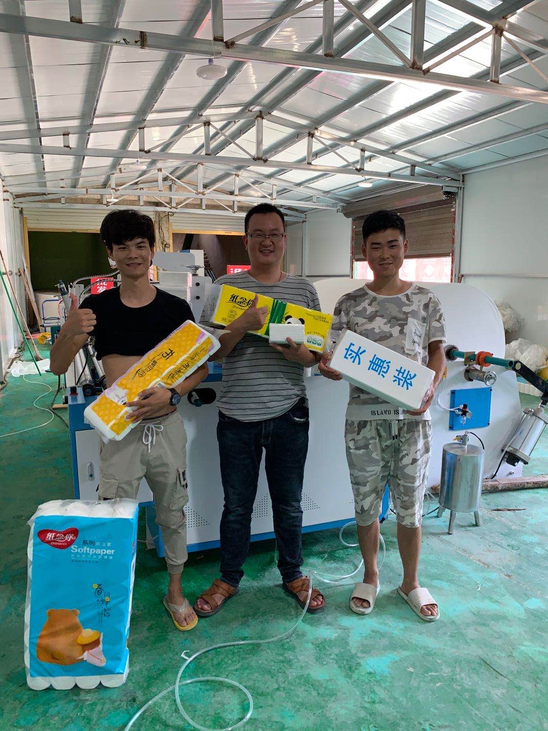 河南信陽多功能衛(wèi)生紙復卷機加五排抽紙機安裝調(diào)試完成