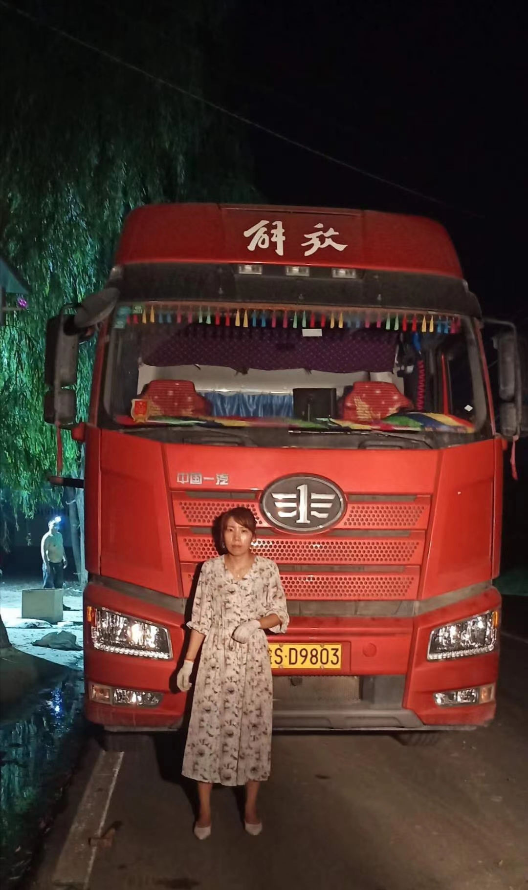 ，有自動(dòng)拔管自動(dòng)落管功能，可定制左右側(cè)推功能，配有三片打孔刀，打孔刀是防傷紙刀組，